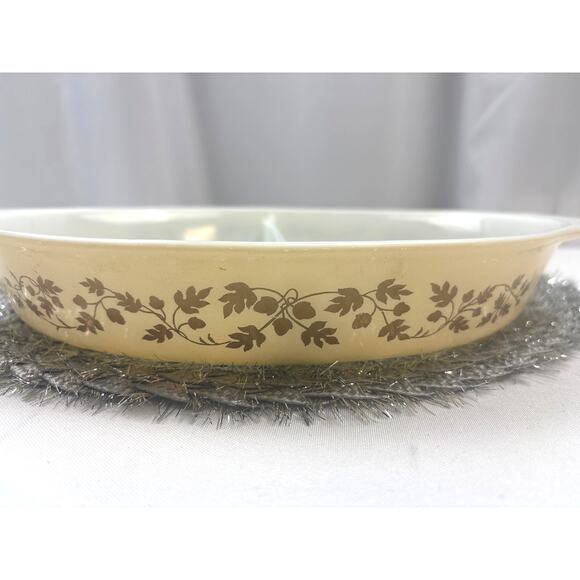 Vintage Pyrex Golden Acorn Casserole Dish 1960s Cream/Gold Bakeware No Lid - Picture 1 of 11